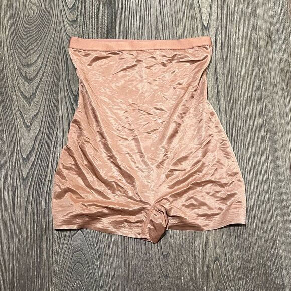 SKIMS Other - NWOT Skims Barely There High-Waisted Shortie Elastic Waistband Raw Cut Leg Tan M